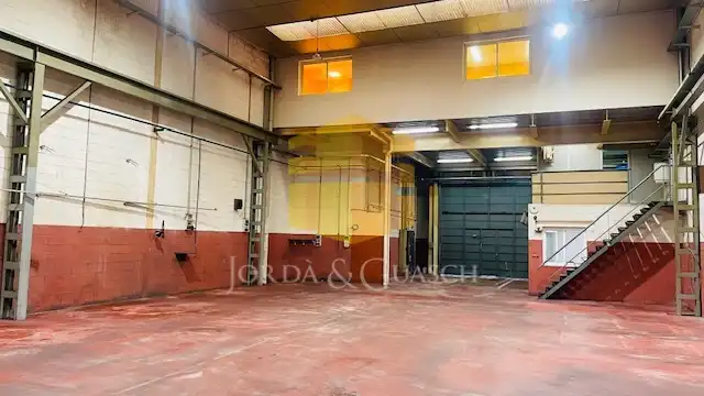 Nave industrial en alquiler en Carrer Torrent Tortuguer 35, imagen 2