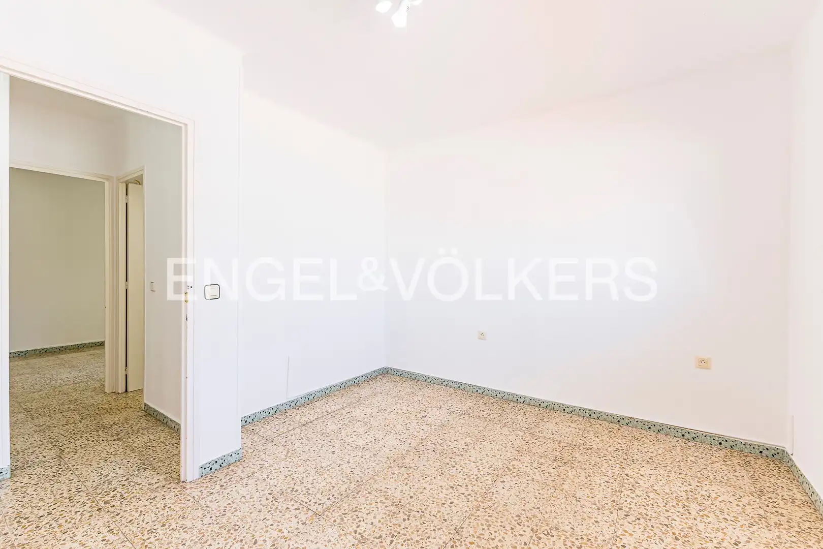 Piso en venta en Sant Boi de Llobregat con Calefacción, Terraza y Balcón