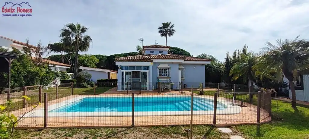 Exterior view of Houses for sale in Chiclana de la Frontera  with Air Conditioner, Heating and Private garden