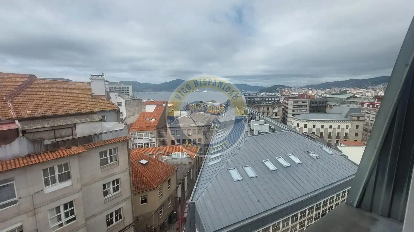 Vista exterior de Piso en venta en Vigo  con Calefacción