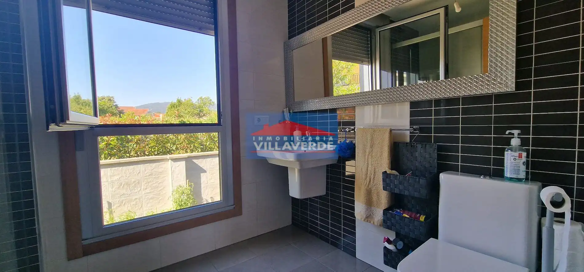 Baño de Casa o chalet en venta en Cangas  con Terraza, Trastero y Piscina
