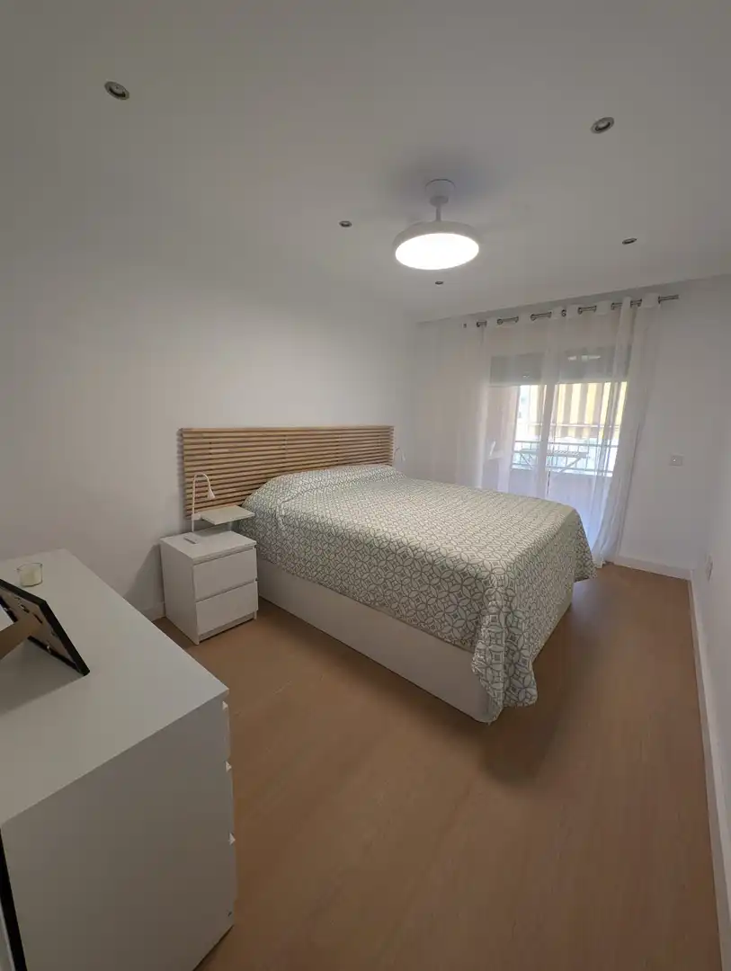 Schlafzimmer von Wohnungen zur Miete in Fuengirola mit Klimaanlage, Heizung und Terrasse