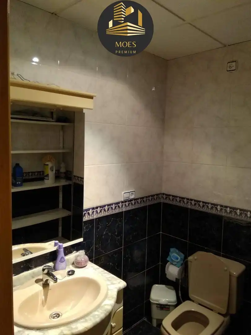 Bany de Local en venda en Jaén amb Aire condicionat