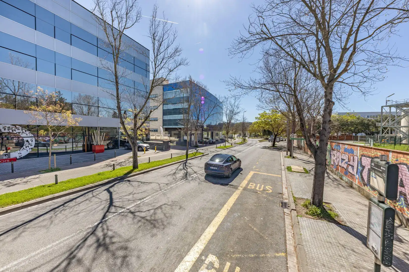 Vista exterior de Local en venta en Sant Cugat del Vallès