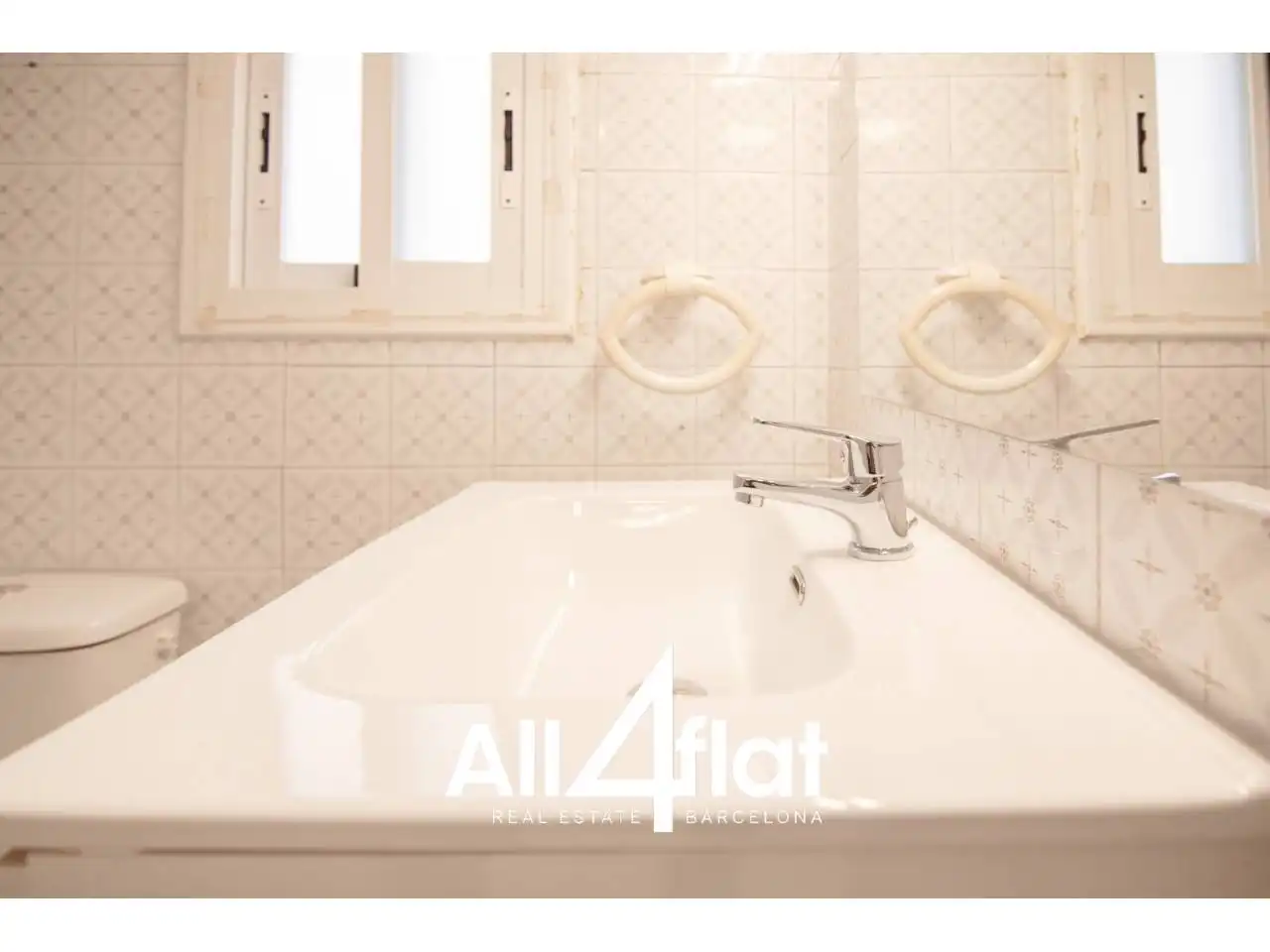 Bathroom of Flat for sale in Barcelona  with Air Conditioner