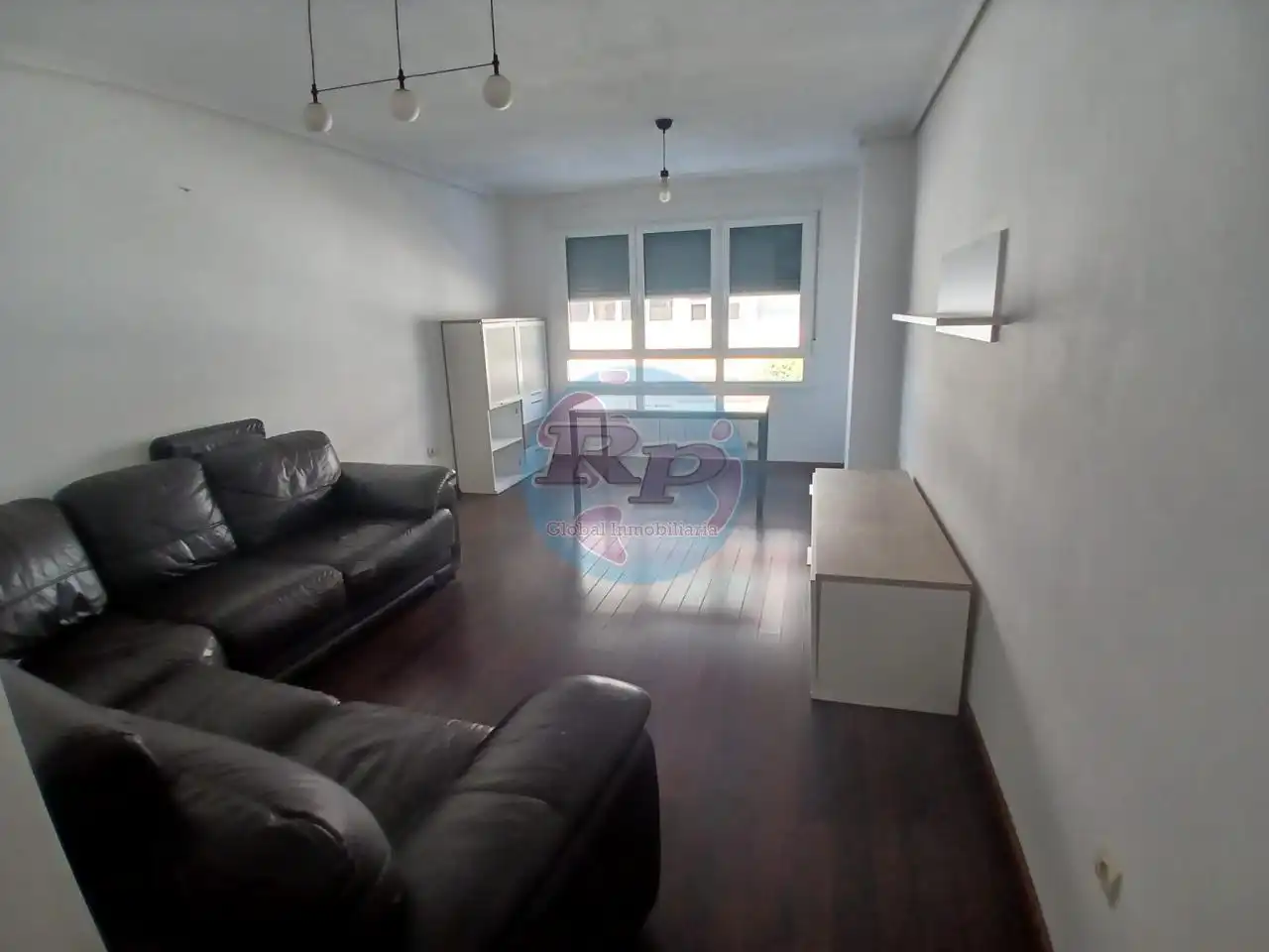 Sala d'estar de Pis en venda en Ponferrada amb Calefacció, Parquet i Terrassa