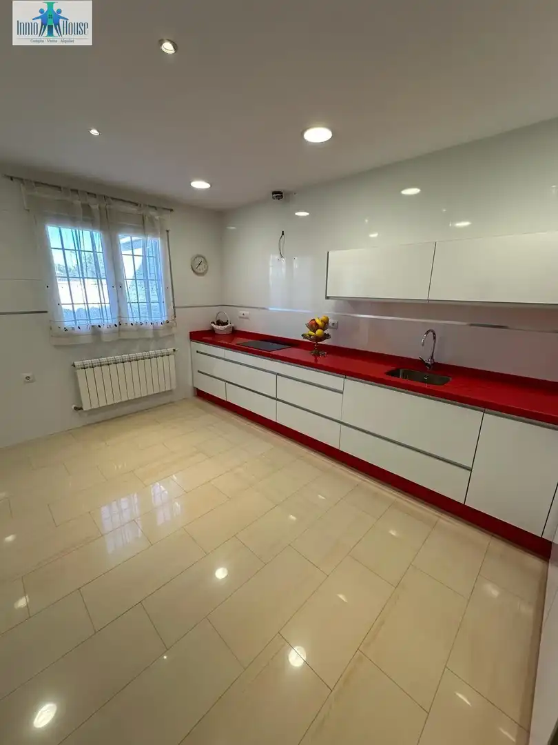 Cuina de Casa o xalet en venda en Albacete amb Aire condicionat, Jardí privat i Parquet