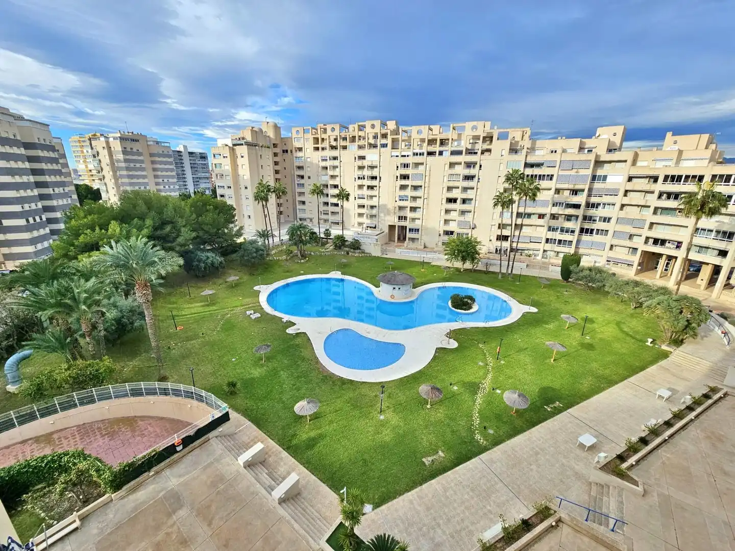 Exterior view of Flat for sale in El Campello  with Air Conditioner, Terrace and Storage room
