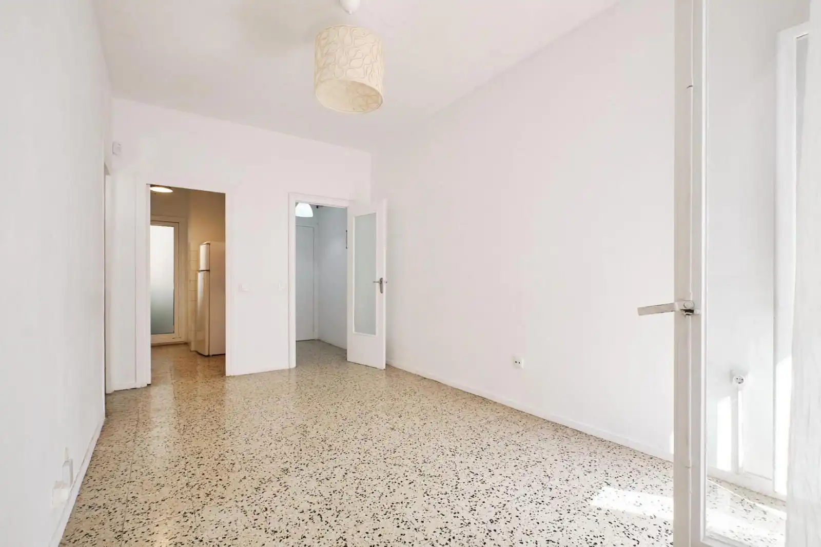 Flat for sale in Barcelona  with Air Conditioner, Washing machine and Microwave