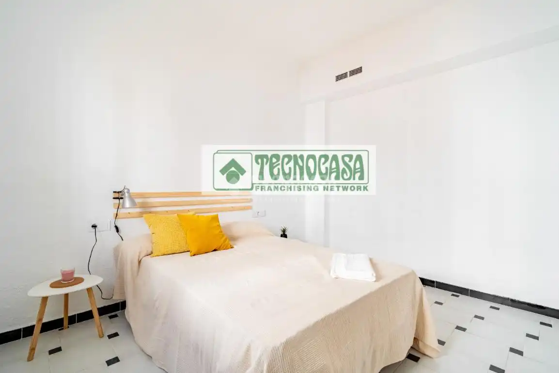 Bedroom of Flat for sale in Granada  with Air Conditioner, Heating and Terrace