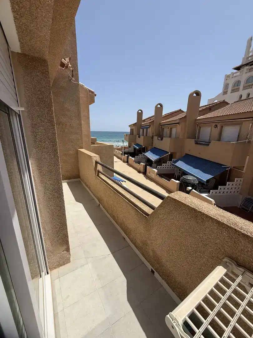 Terrassa de Dúplex de lloguer en La Manga del Mar Menor amb Piscina, Moblat i Balcó