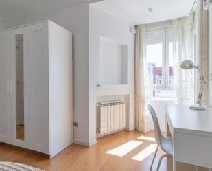 Dormitori de Apartament per a compartir en  Madrid Capital amb Moblat, Forn i Rentadora