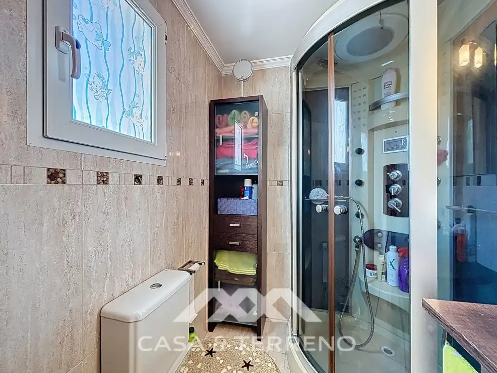 Badezimmer von Dachboden zum Verkauf in Algarrobo mit Klimaanlage, Terrasse und Balkon