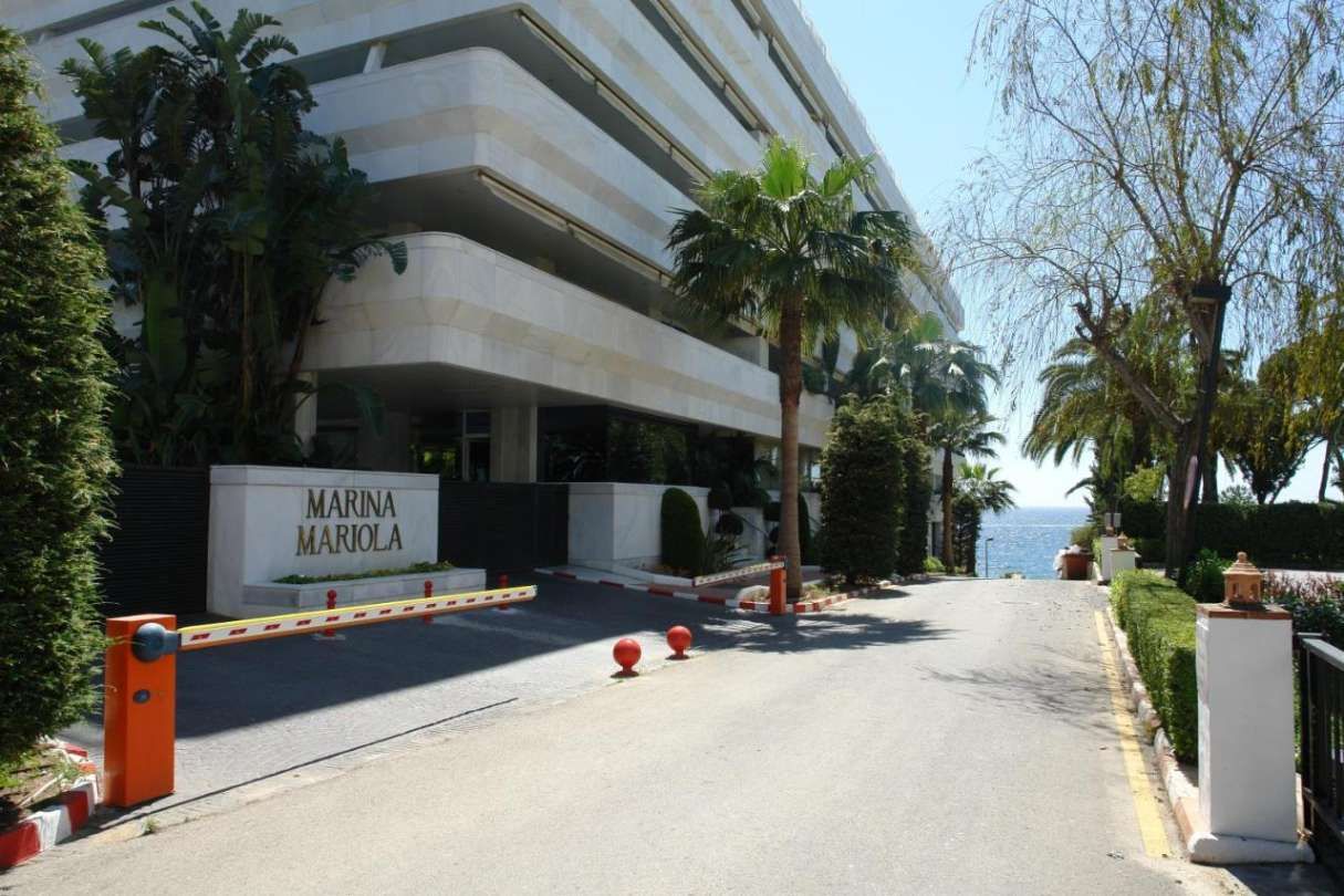 Exterior view of Flat for sale in Marbella  with Private garden, Terrace and Storage room