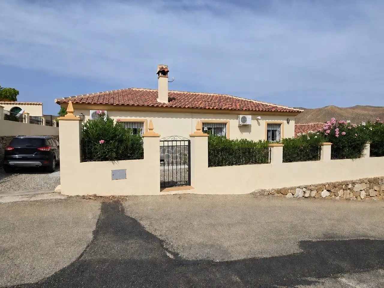 Vista exterior de Casa o xalet en venda en Arboleas amb Aire condicionat, Terrassa i Piscina