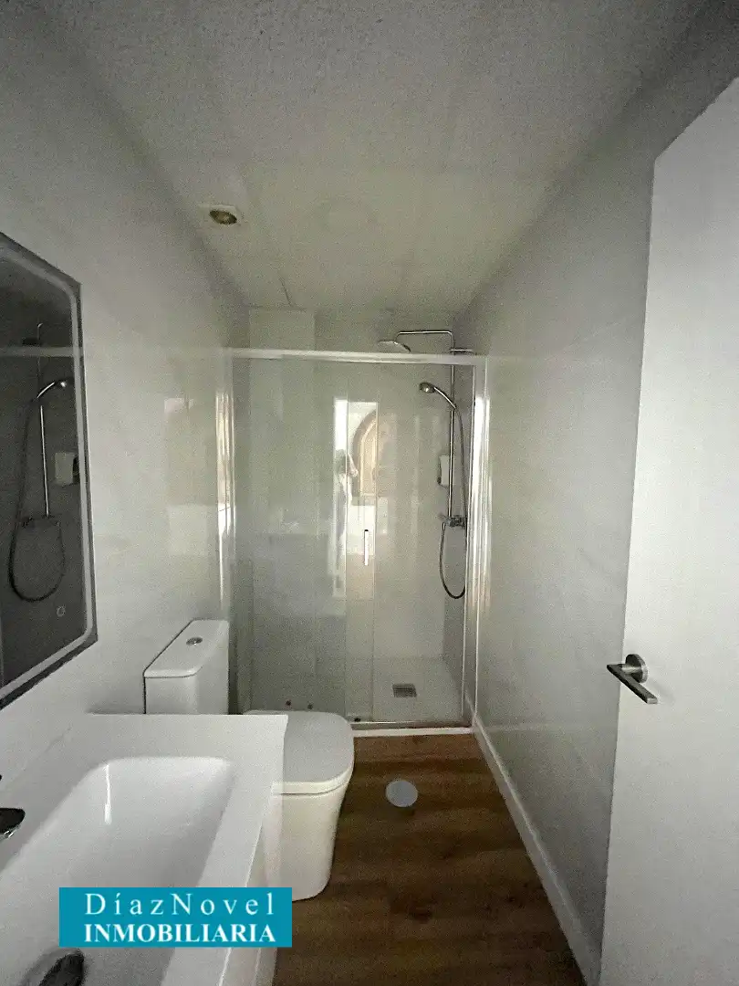 Baño de Local en venta en Málaga con Aire acondicionado, Calefacción y Parquet