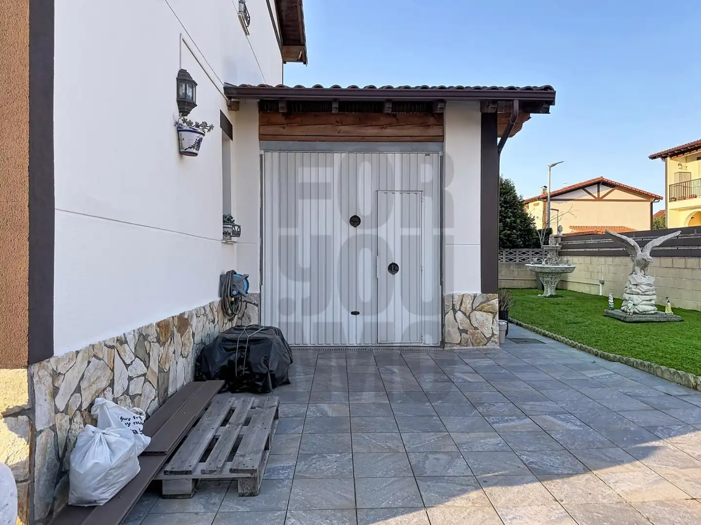 Vista exterior de Pis en venda en Voto amb Calefacció, Jardí privat i Terrassa