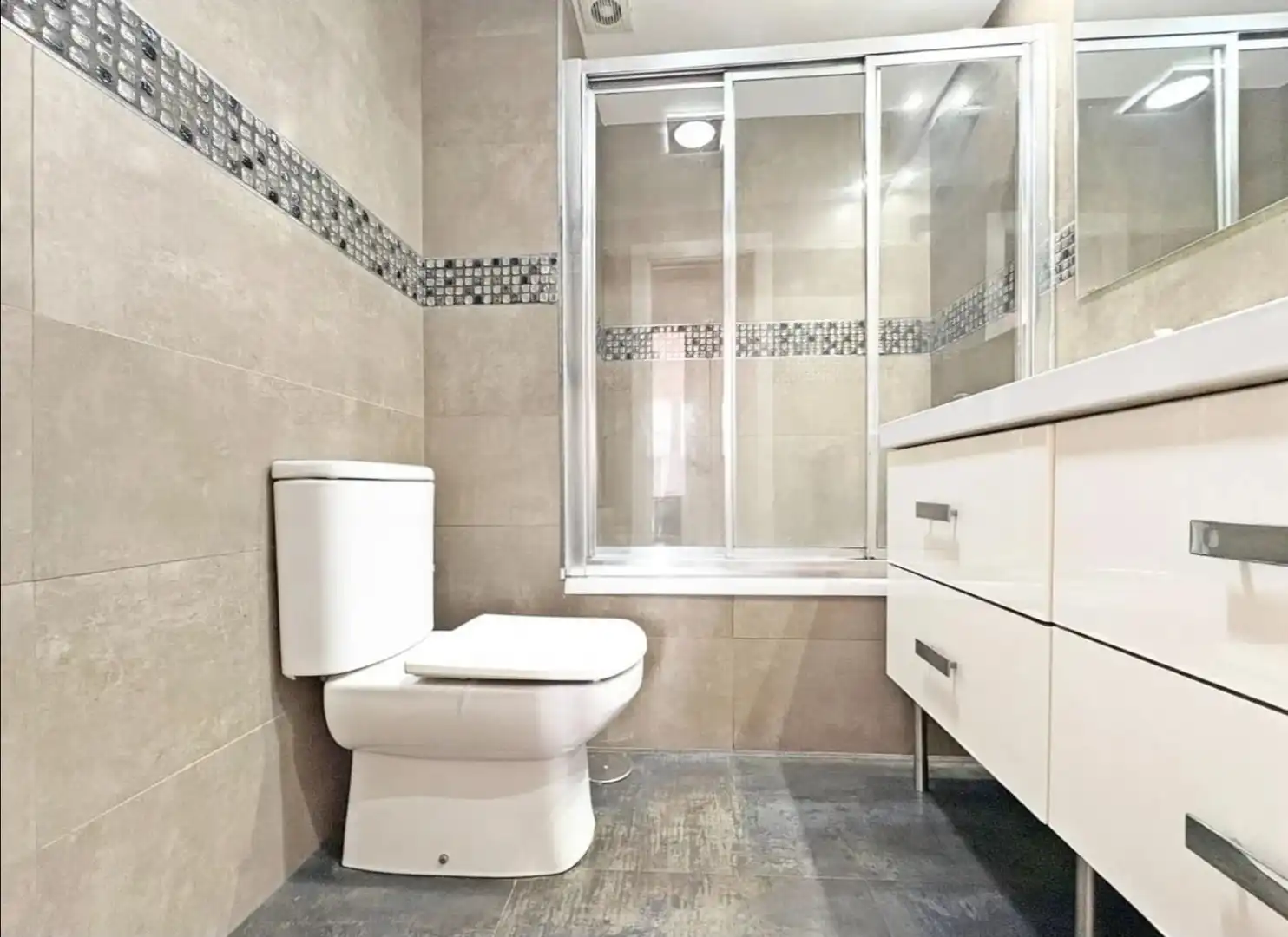 Bany de Apartament en venda en Málaga amb Aire condicionat, Calefacció i Moblat