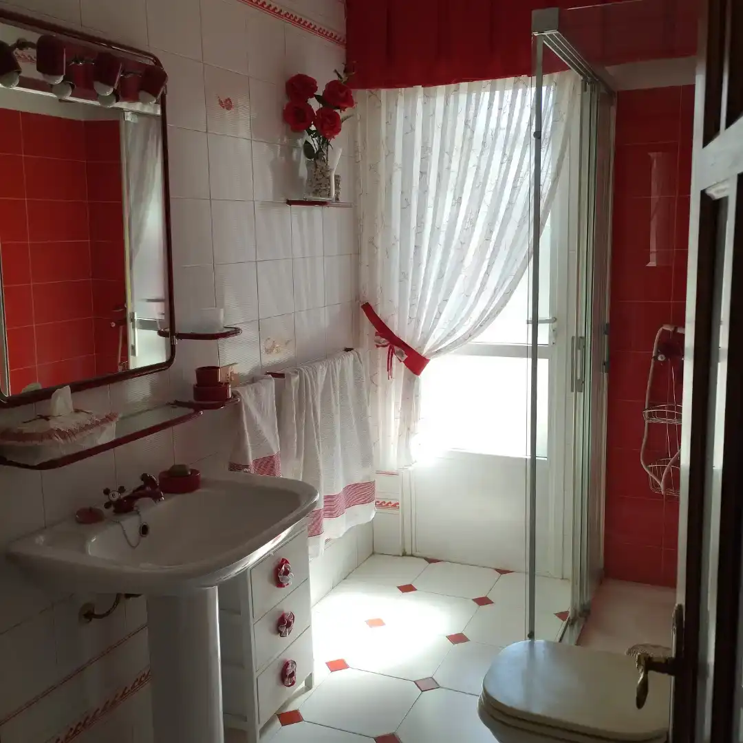 Bany de Casa o xalet per a compartir en Lugo amb Jardí privat, Piscina i Moblat