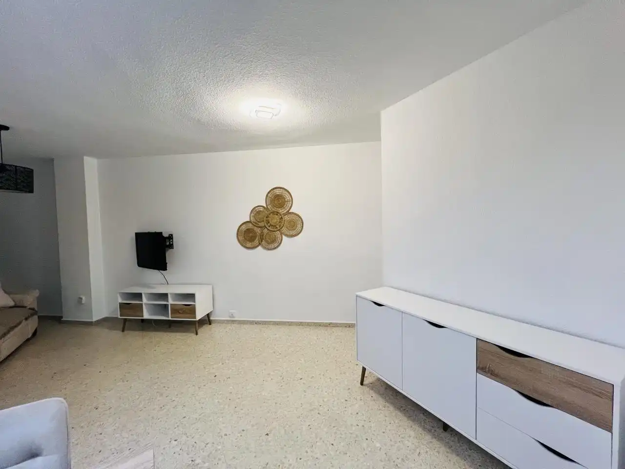 Flat for rent in De Demóstenes, El Cónsul - Ciudad Universitaria - El Romeral