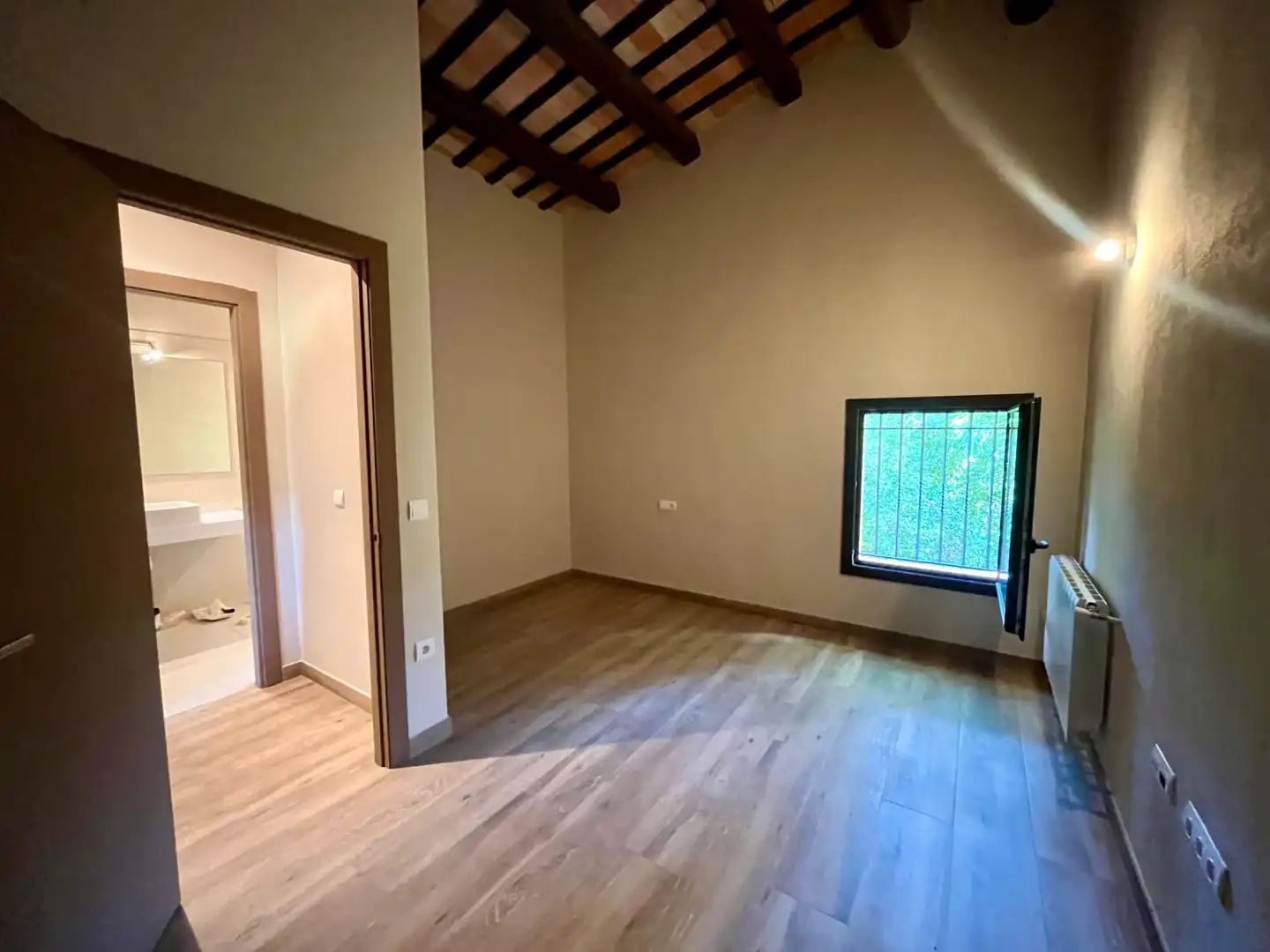 Schlafzimmer von Country house zur Miete in Fornells de la Selva mit Heizung, Privatgarten und Ofen