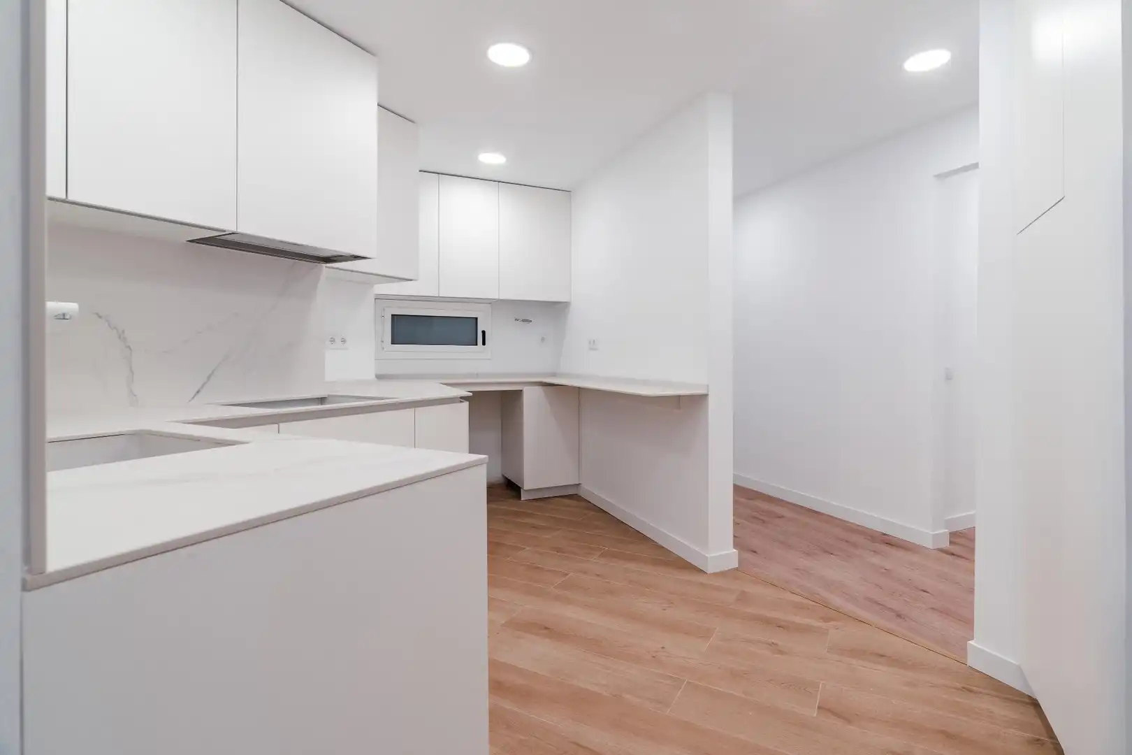 Küche von Wohnung zum Verkauf in Tarragona mit Klimaanlage und Balkon