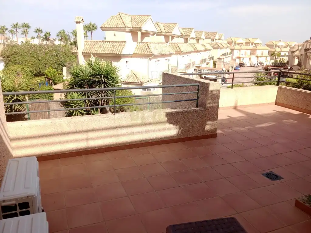 Terrasse von Wohnungen zum Verkauf in La Alcaidesa mit Klimaanlage, Terrasse und Schwimmbad