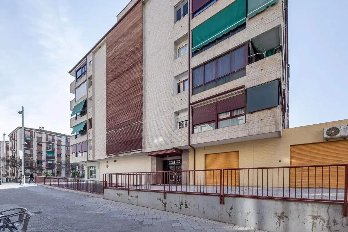 Außenansicht von Wohnung zur Miete in Granada mit Heizung und Gemeinschaftspool