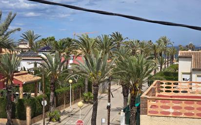 Vista exterior de Casa o xalet en venda en Torrenueva Costa amb Jardí privat, Terrassa i Traster