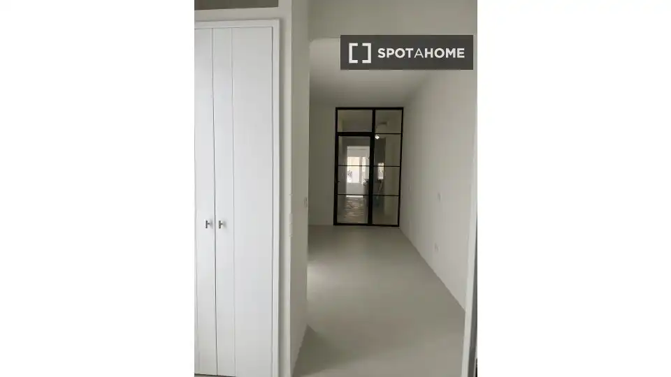 Flat for rent in Madrid  with Air Conditioner, Heating and Furnished