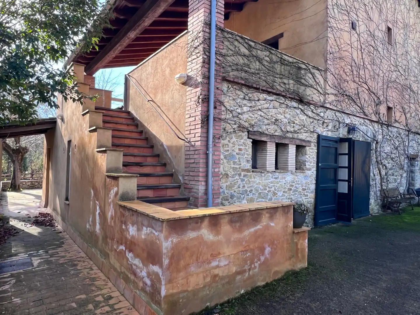 Vista exterior de Finca rústica en venda en Mieres (Girona) amb Aire condicionat, Jardí privat i Parquet