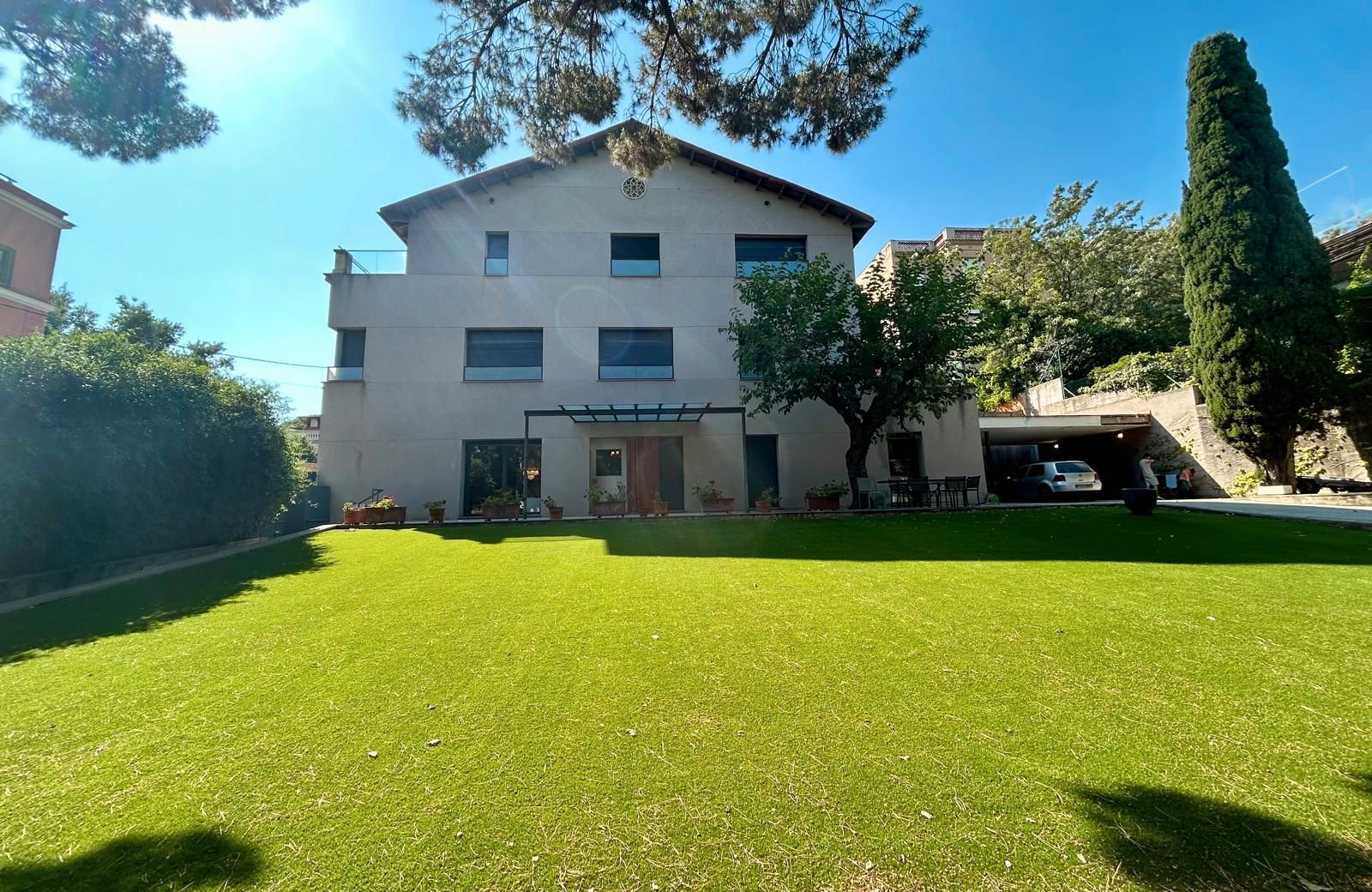 Exterior view of House or chalet for sale in  Barcelona Capital  with Air Conditioner, Private garden and Storage room