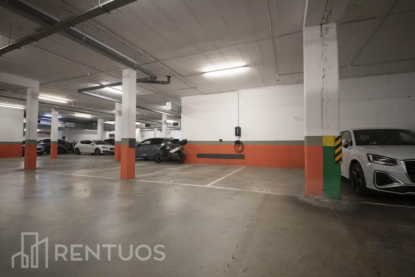 Parking of Flat for rent in Badalona  with Air Conditioner, Heating and Parquet flooring