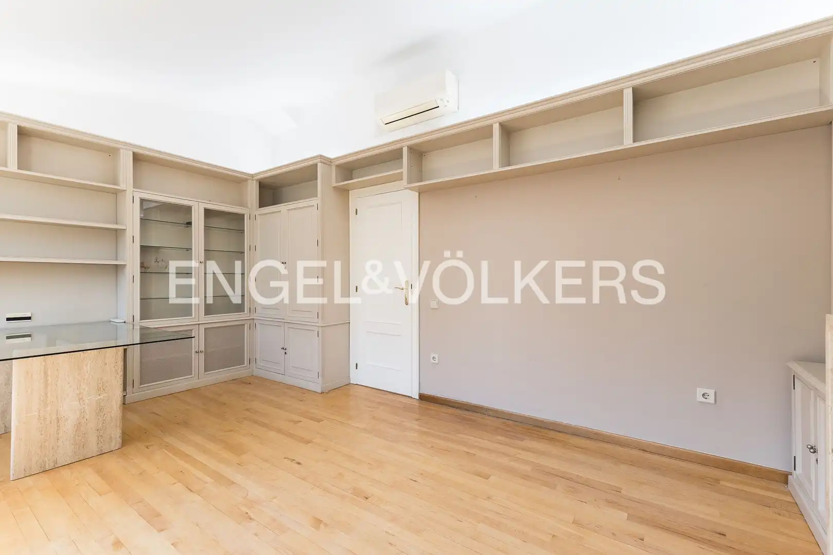 Sala d'estar de Casa o xalet de lloguer en Esplugues de Llobregat amb Aire condicionat, Calefacció i Jardí privat