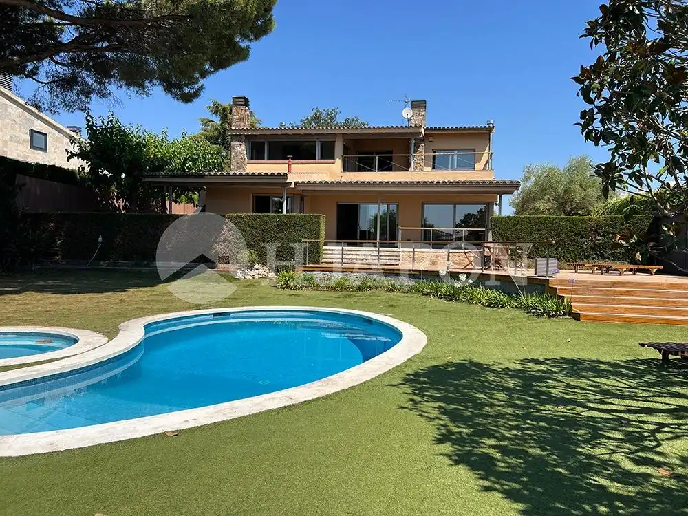 Vista exterior de Casa o chalet en venta en Alella con Aire acondicionado, Calefacción y Jardín privado