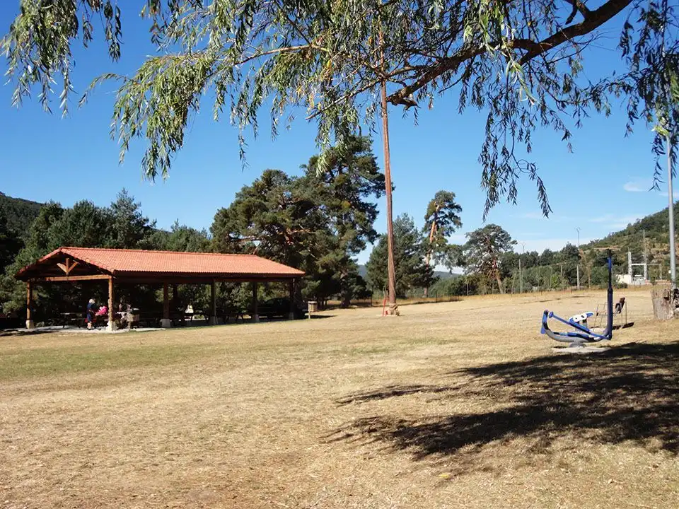 Jardín de Finca rústica en venta en Regumiel de la Sierra con Calefacción y Amueblado
