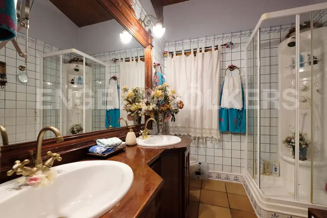 Bany de Casa o xalet en venda en Balaguer amb Jardí privat, Parquet i Piscina