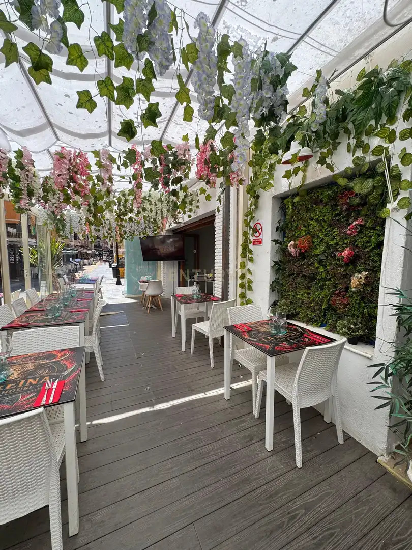 Terraza de Local en traspaso en Fuengirola con Aire acondicionado