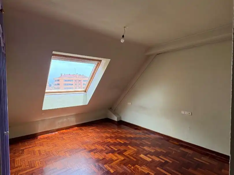 Habitación de Piso en venta en Gijón  con Terraza, Piscina y Balcón