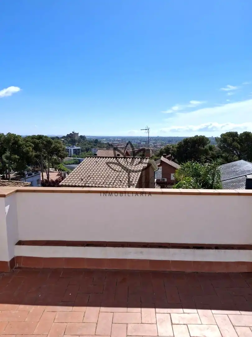 Terrasse von Einfamilien-Reihenhaus zum Verkauf in Castelldefels mit Klimaanlage, Heizung und Privatgarten