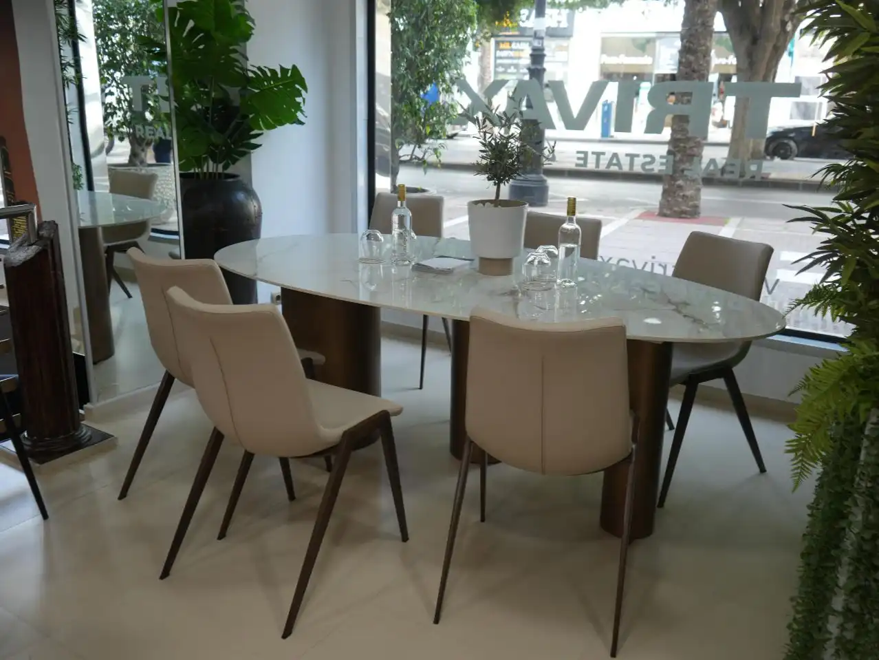 Menjador de Oficina de lloguer en Marbella amb Aire condicionat, Calefacció i Moblat