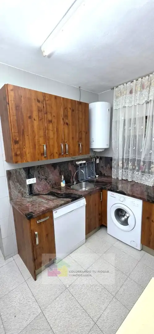Cuina de Pis de lloguer en Villadangos del Páramo amb Calefacció, Parquet i Moblat