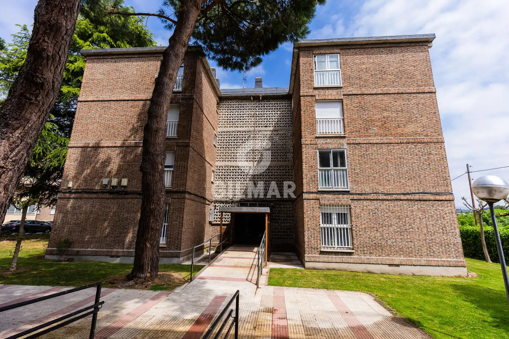 Vista exterior de Piso en venta en Guadarrama con Calefacción, Jardín privado y Piscina