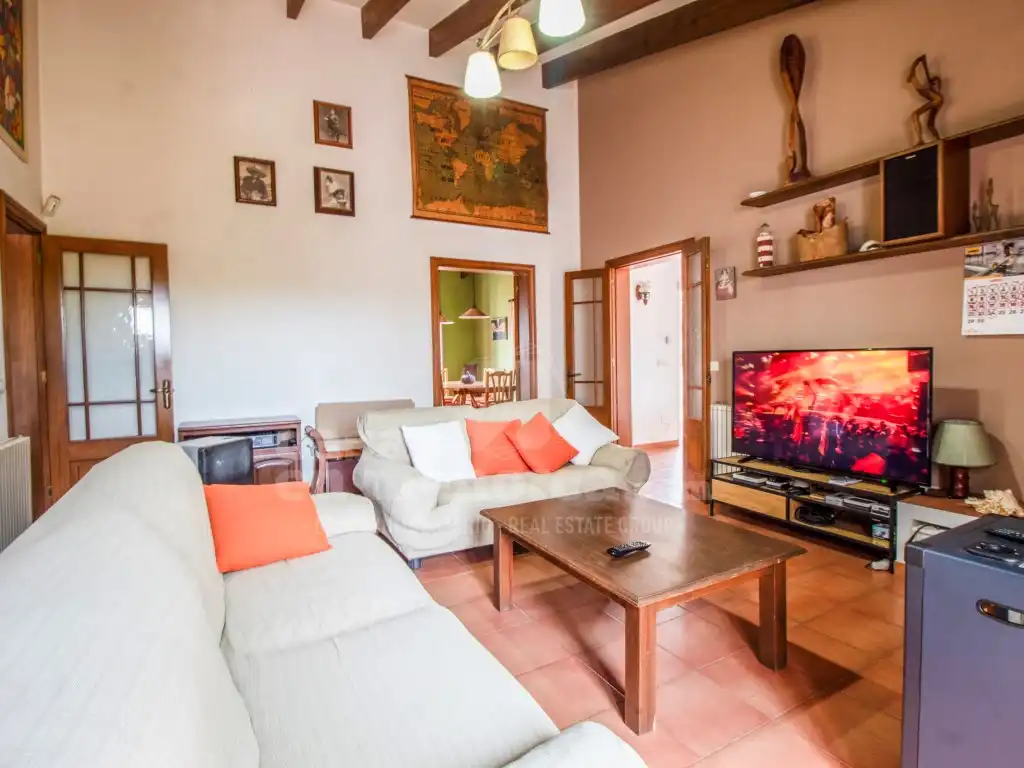 Casa rústica amb piscina en venda a Llucmaçanes, imagen 23