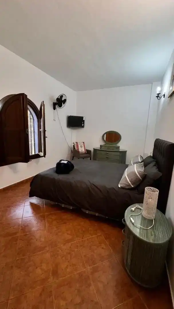 Schlafzimmer von Country house zur Miete in Alozaina mit Klimaanlage, Privatgarten und Abstellraum