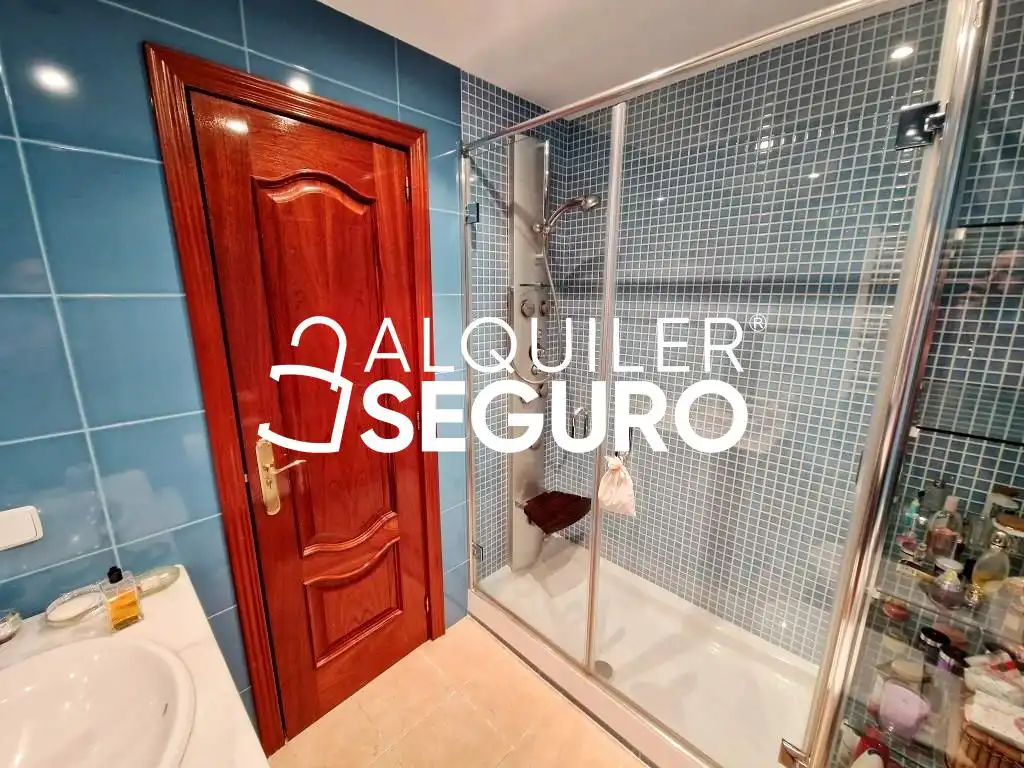 Baño de Piso de alquiler en Fuenlabrada con Aire acondicionado, Calefacción y Terraza