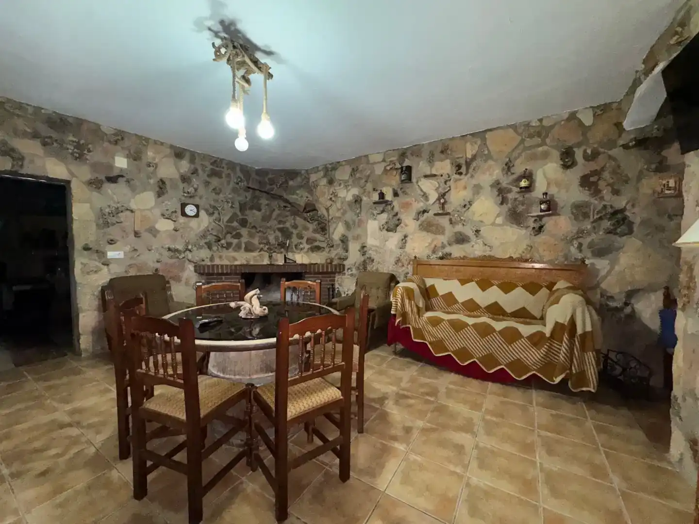 Flat for rent in Munera  with Air Conditioner, Swimming Pool and Balcony