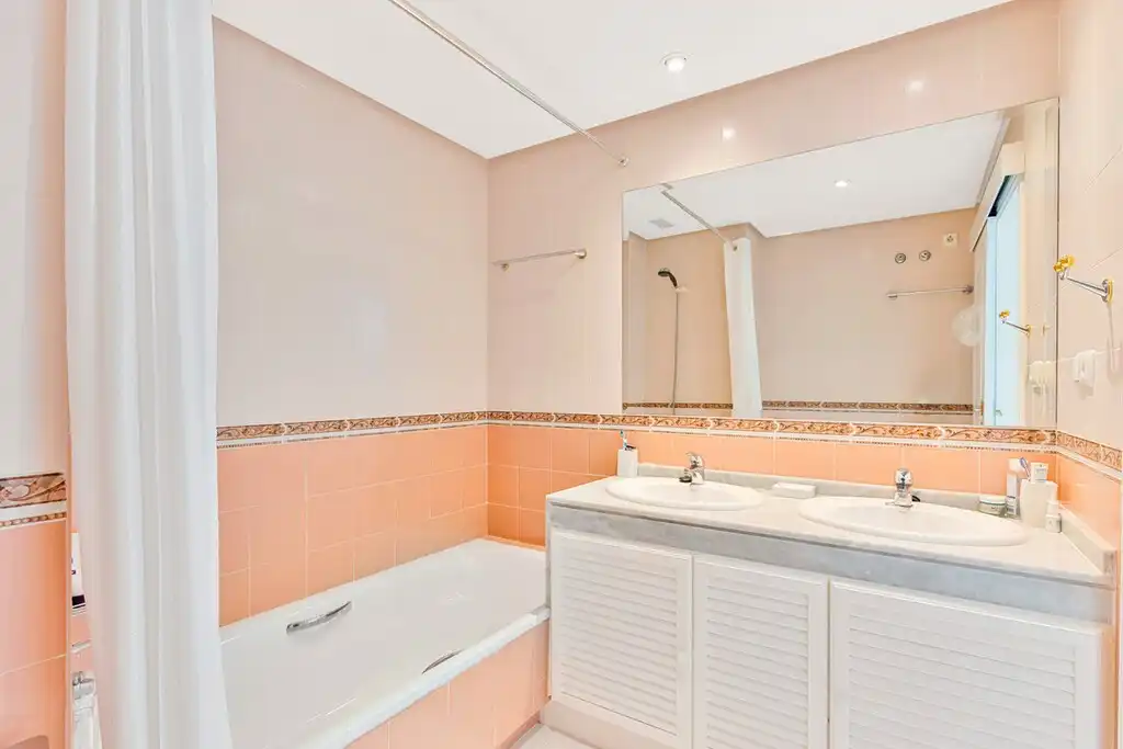 Apartamento con piscina en venta en Riviera del Sol, imagen 12