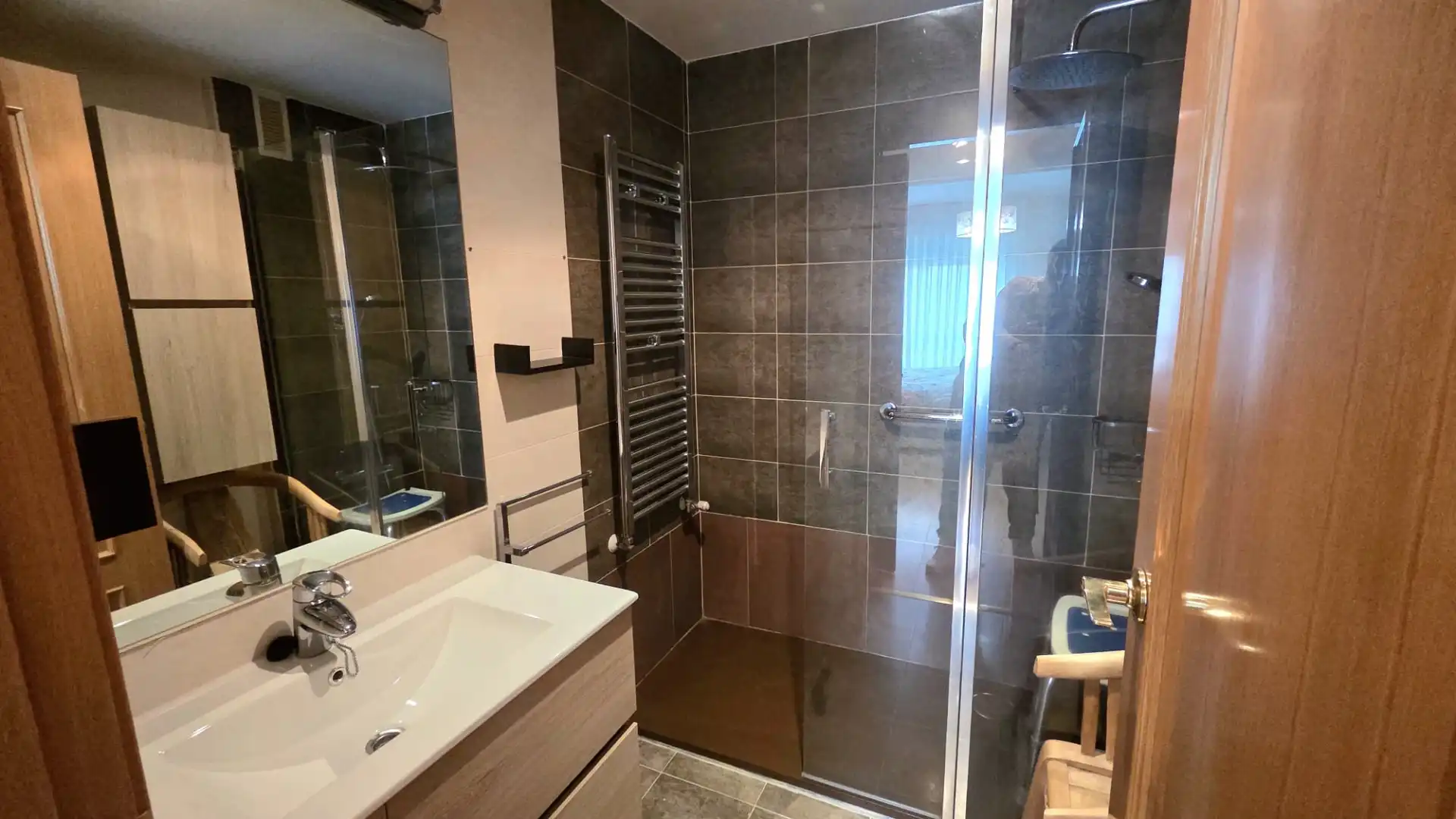 Badezimmer von Dachboden zum Verkauf in Fuenlabrada mit Klimaanlage, Heizung und Privatgarten