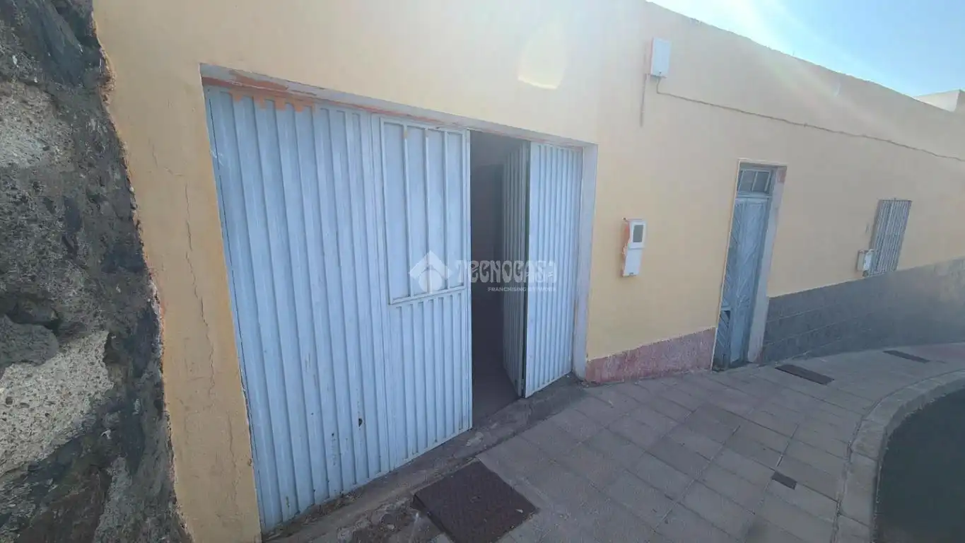 Aparcament de Casa o xalet en venda en Candelaria amb Jardí privat